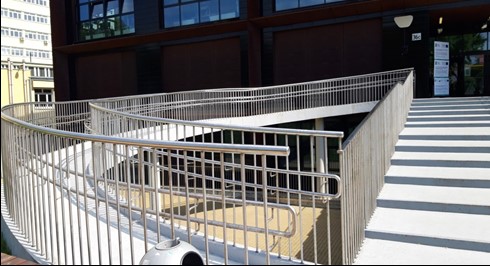 wheelchair_ramp_in_front_of_the_center_for_innovation_and_advanced_technologies.jpg